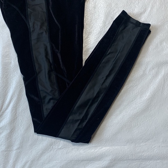 Sweaty Betty Velvet Fashion Leggings - Picture 7 of 7